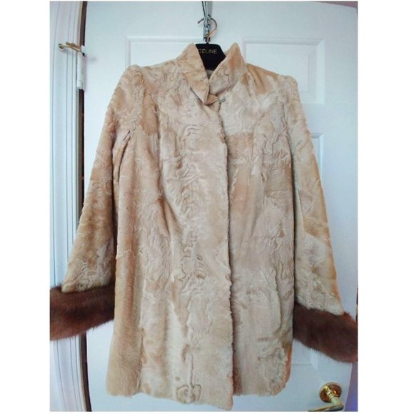 Kronen Pelze Jackets & Blazers - Natural Short Fur Coat by Kronen Pelze made in Germany. A-line. Lightweight